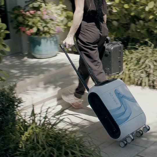 Portable XOD device in a real-world setting illustrating mobility and small-clinic fit